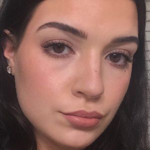 Meet your Posher, Amelia